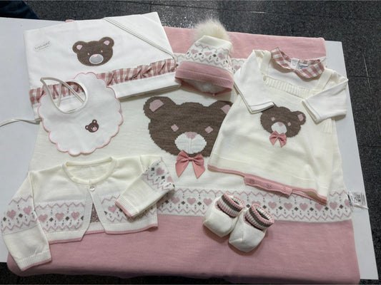 Set nascita Hophoplà tema Orsetto composto da copertina, pagliaccetto con cardigan, set lenzuola carrozzina, bavetta, cappello e scarpette